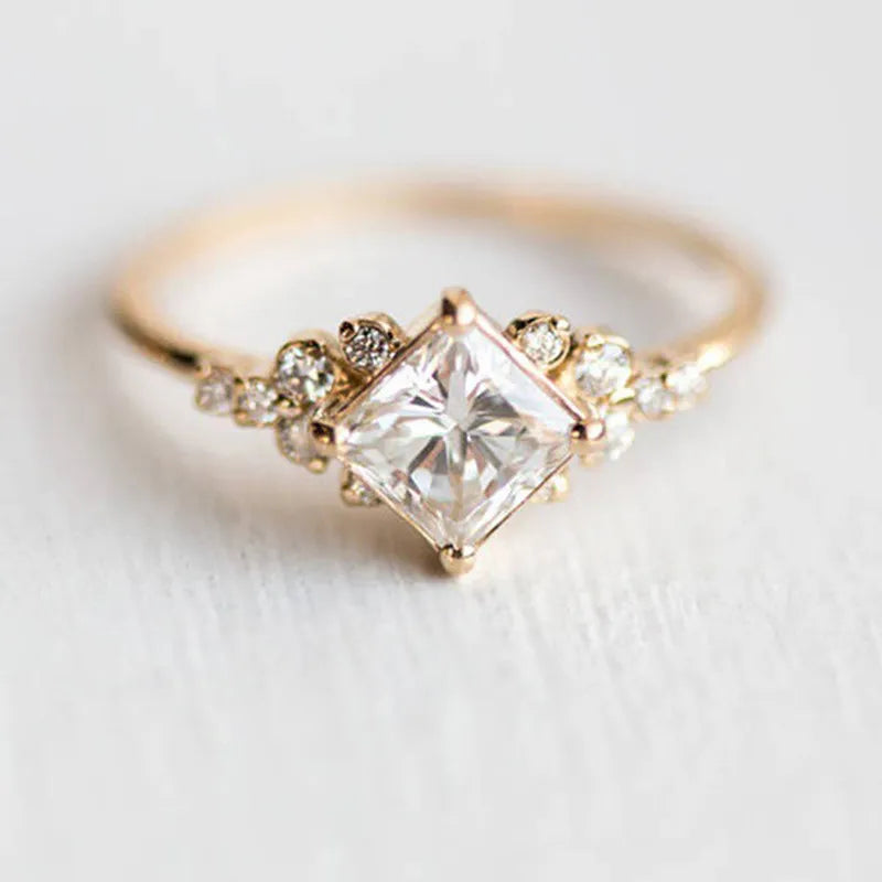 Karen - Elegant Delysian Queen Ring Omelia&Oliver Jewels