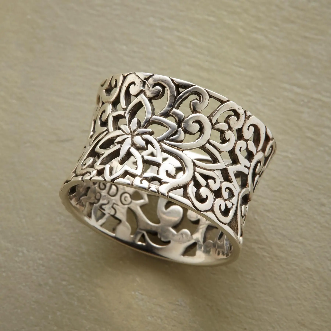 Bonnie - Vintage Silver Hollow Ring Omelia&Oliver Jewels