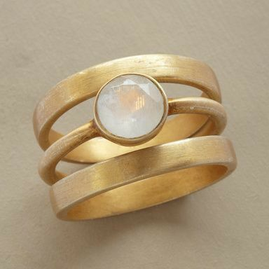 Vintage Gold & Inlaid Moonstone Ring Omelia&Oliver Jewels