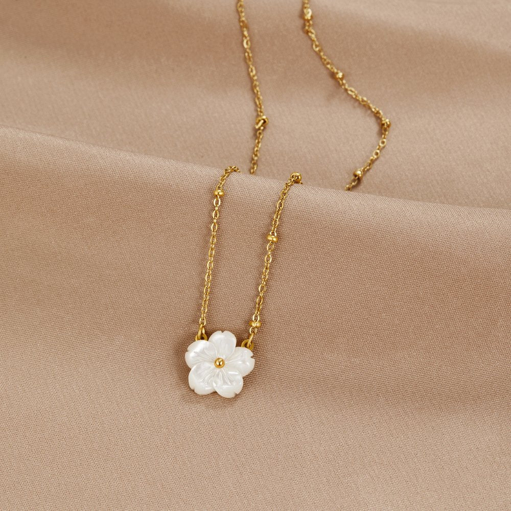 Greatness Blossom Flower Necklace Omelia & Oliver Jewels