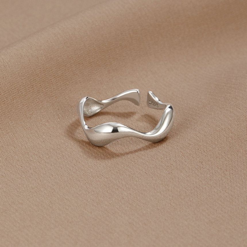 Waves - Minimalist Ring