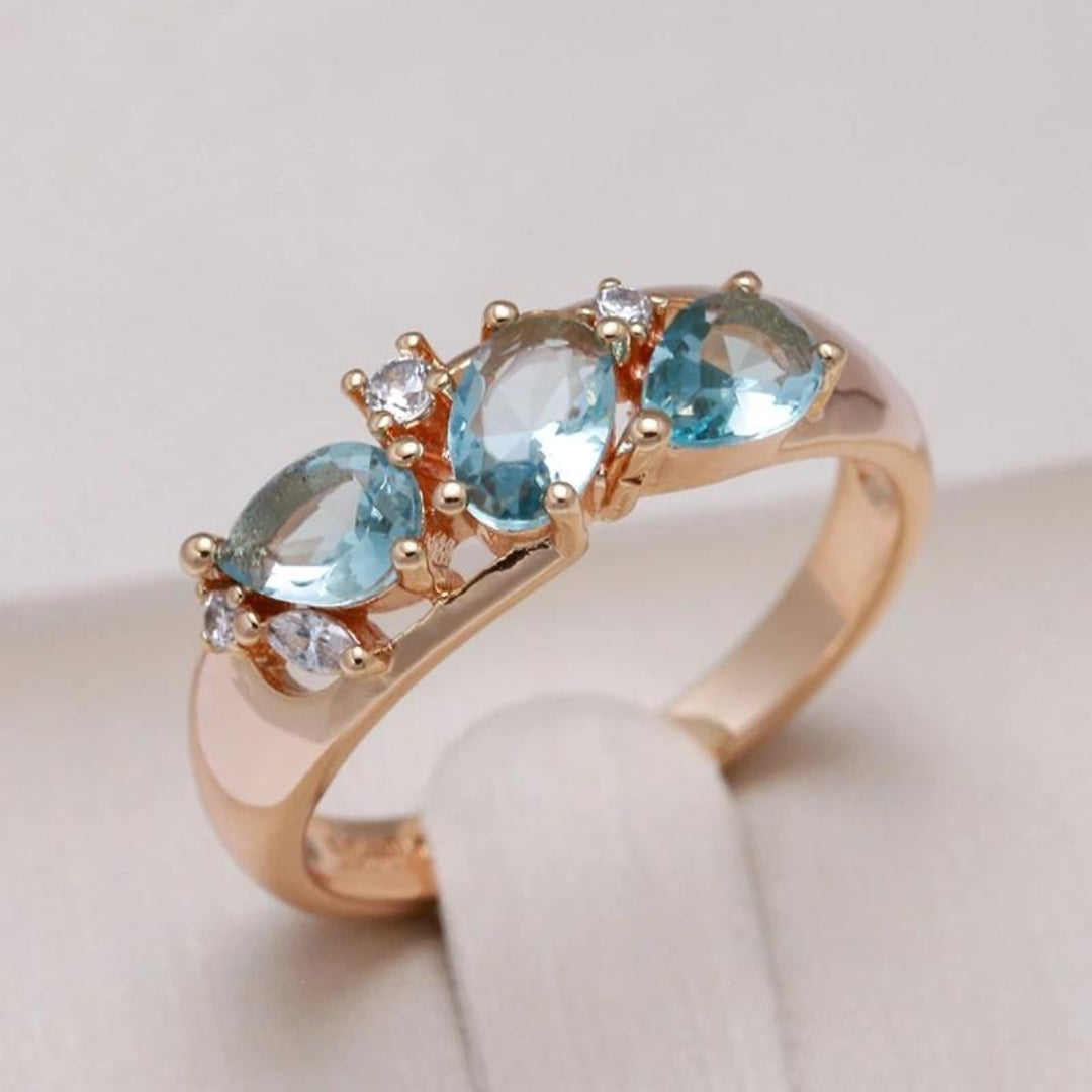 Elegant Blue Vintage Zirconia Ring in Gold