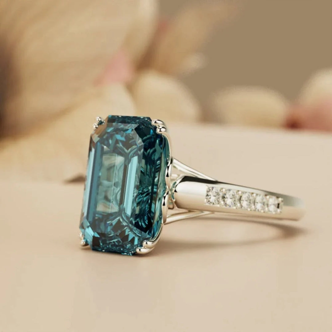 Exclusive Vintage Blue Crystal Ring Omelia&Oliver Jewels