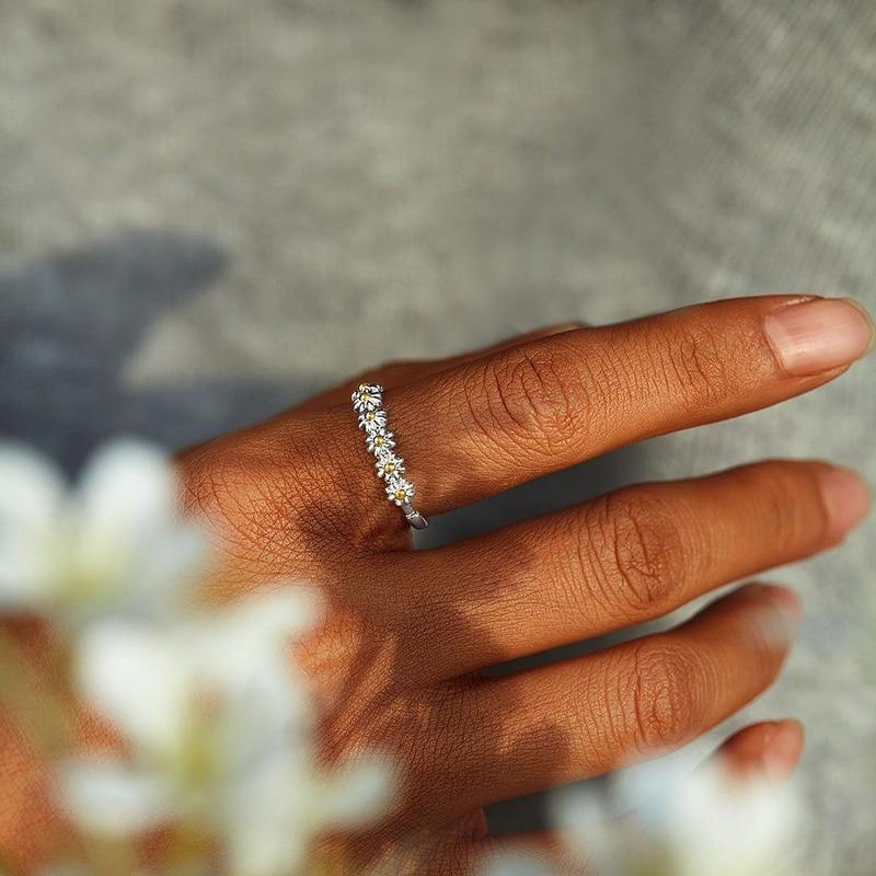 Blossom - Adjustable Daisy Ring Omelia&Oliver Jewels