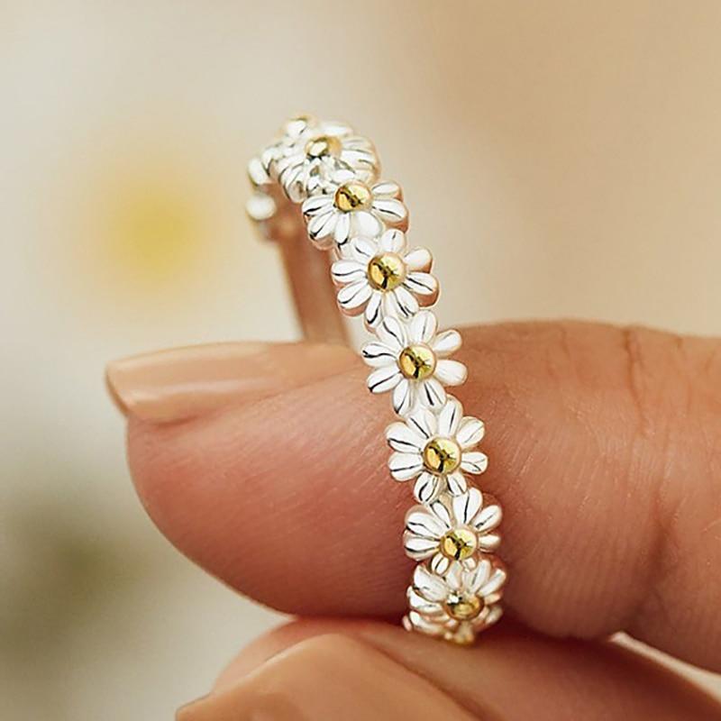Blossom - Adjustable Daisy Ring Omelia&Oliver Jewels