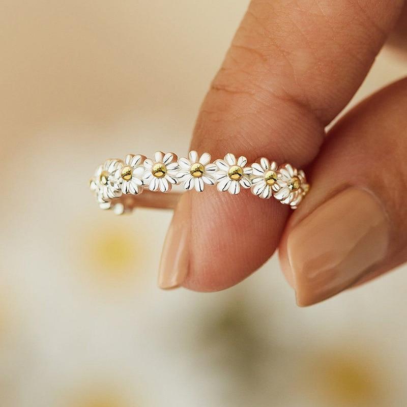 Blossom - Adjustable Daisy Ring Omelia&Oliver Jewels