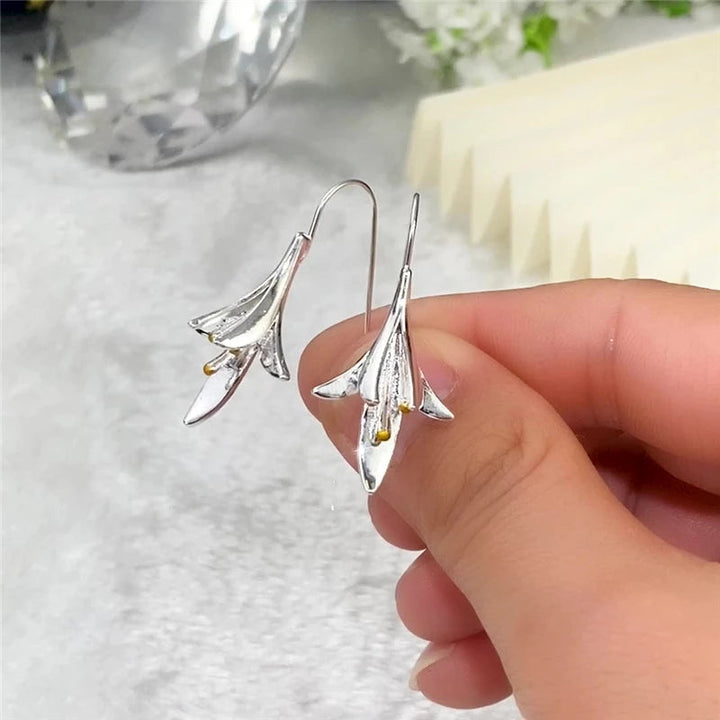 Elegant Silver Blossom Earrings Omelia&Oliver Jewels