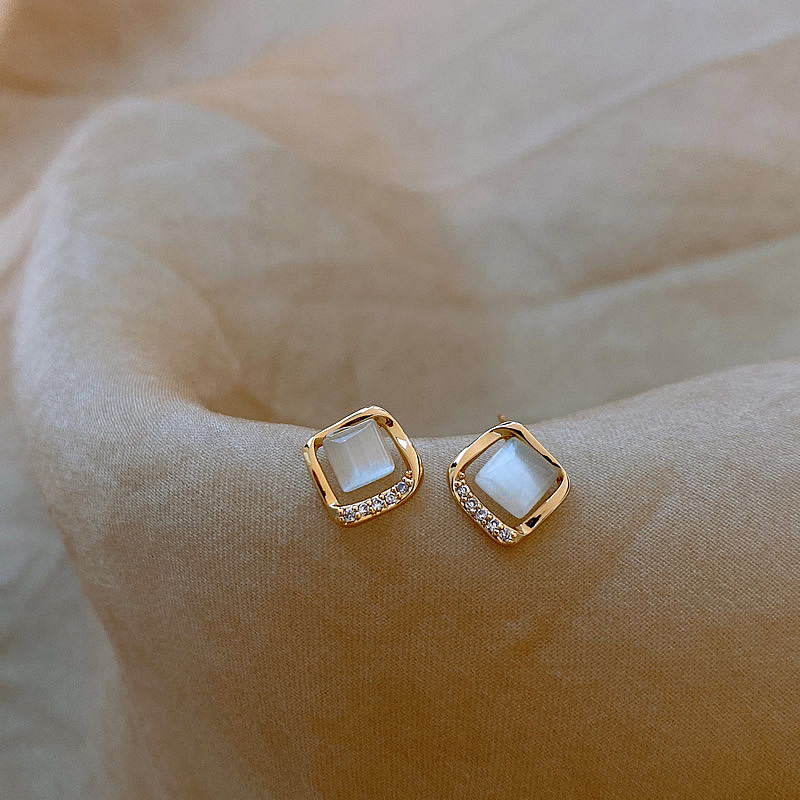Lustre - Moon Crystal Earrings Omelia&Oliver Jewels
