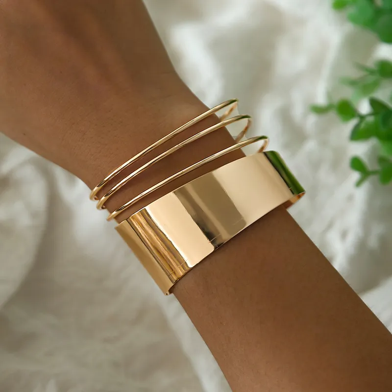 Timeless Elegance Vintage Gold Bracelet Omelia&Oliver Jewels