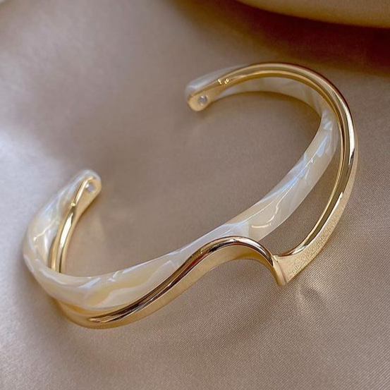 Phoebe - Elegant Gold Opal Bracelet Omelia&Oliver Jewels
