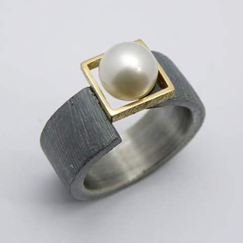Timeless Elegance: Vintage Pearl Dark Ring Omelia&Oliver Jewels