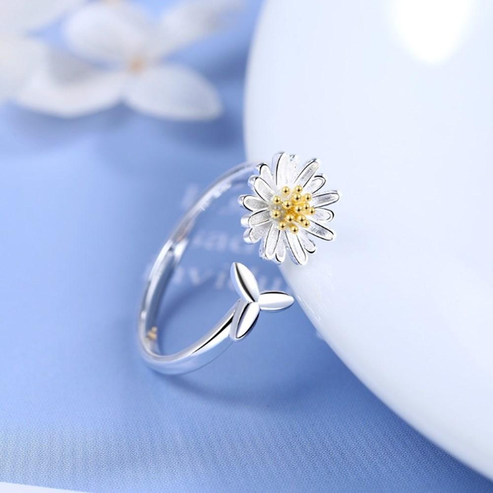 Joy - Adjustable Silver Sunflower Ring Omelia&Oliver Jewels