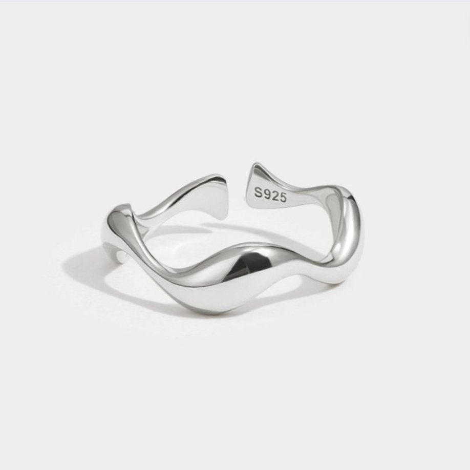 Waves - Minimalist Ring